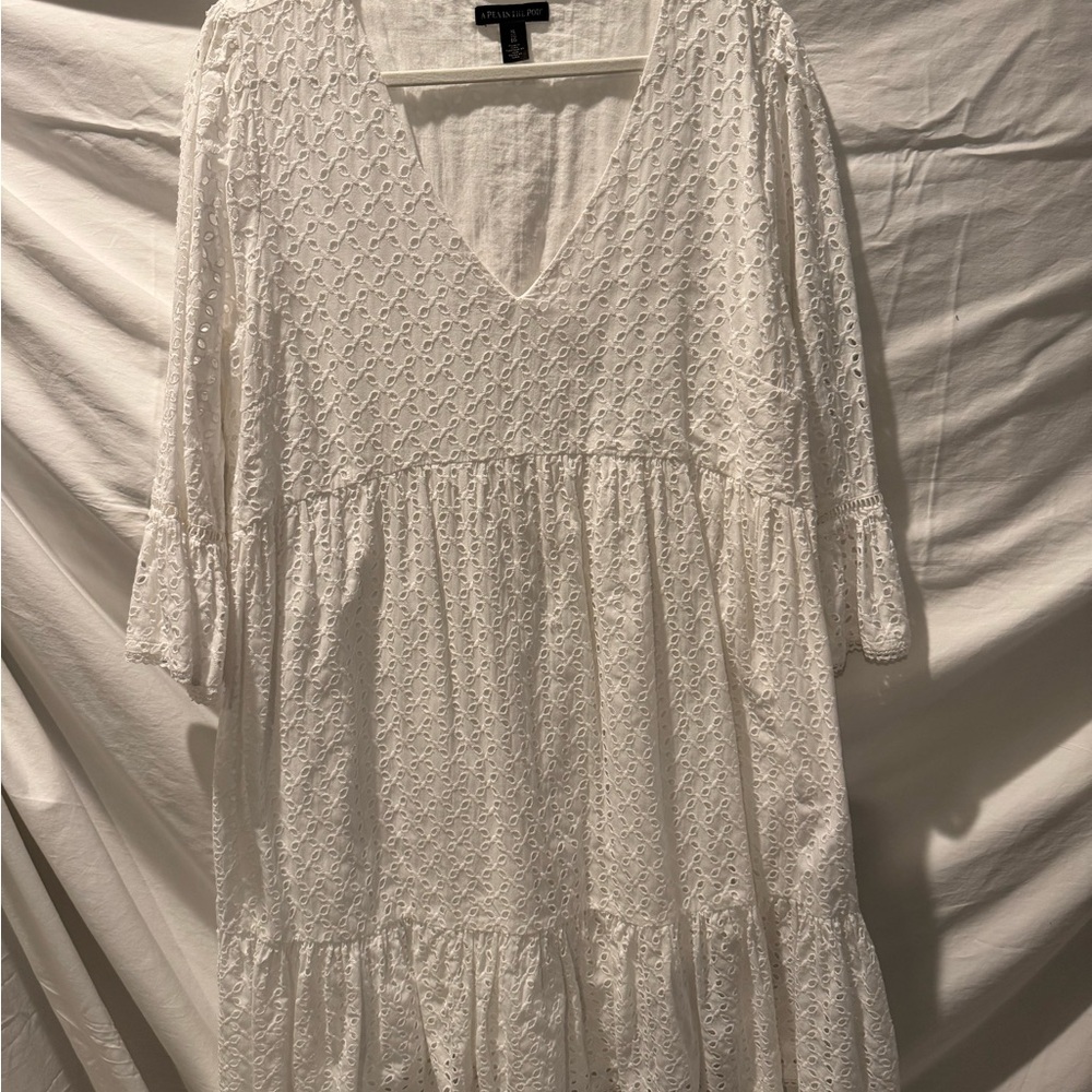 A Pea in the Pod White Tiered V-Neck Sundress
